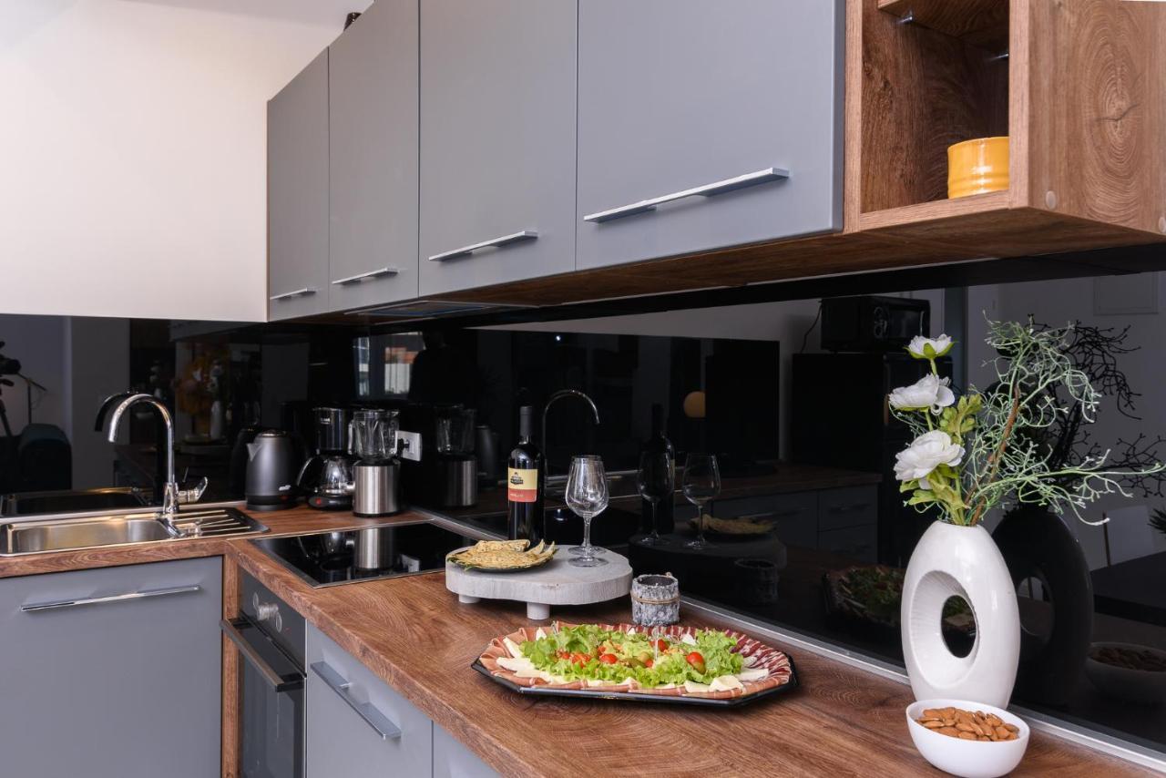 Batinic Apartments Kaštela Екстериор снимка