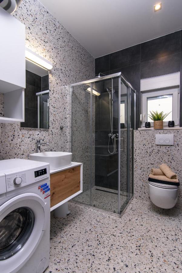 Batinic Apartments Kaštela Екстериор снимка